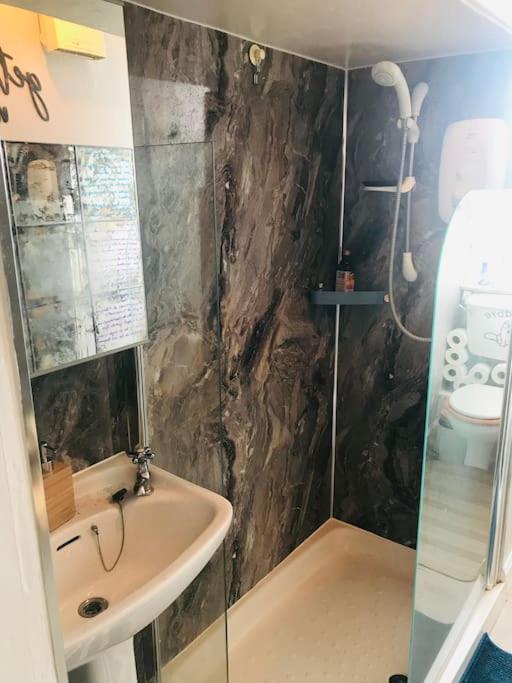 Cosy 2 Bedroom Flat In เอดินบะระ ภายนอก รูปภาพ